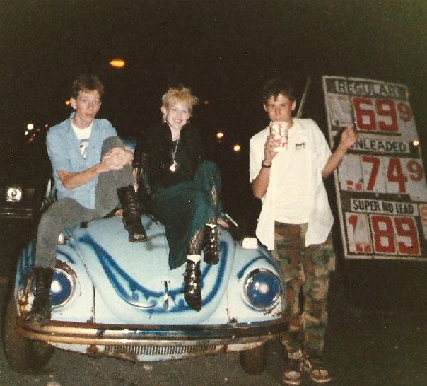 Stealing the VW emblem  out of the Bug Graveyard